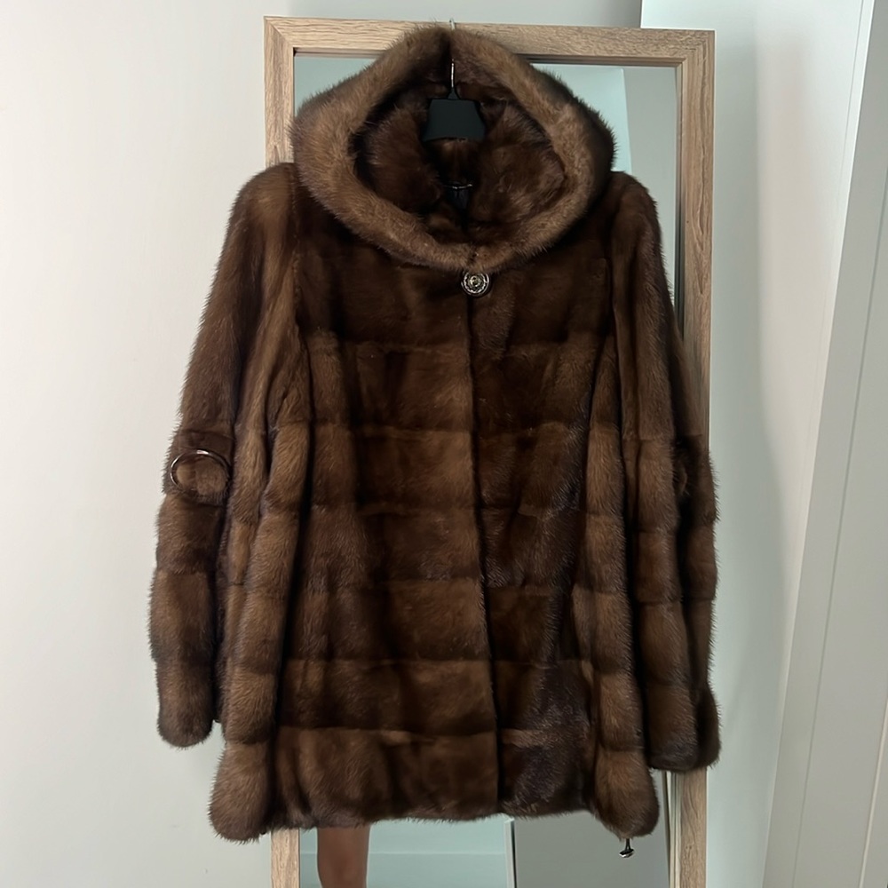 Mink short coat brown. Great condition size 44